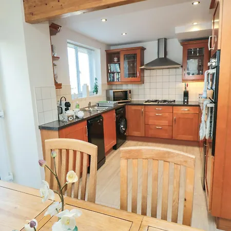 Number Six 4* Burniston